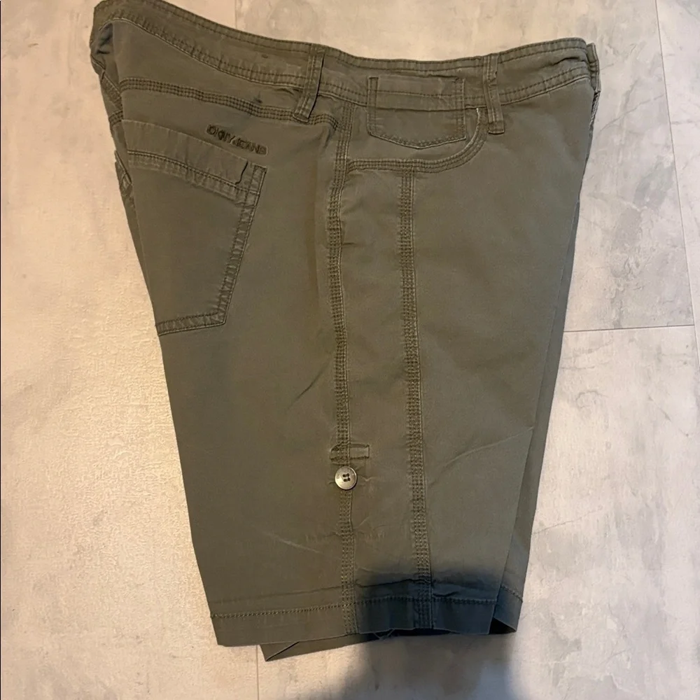 DKNY jeans Shorts hiking shorts Stretch 7.5” inseam mid rise army green NWOT